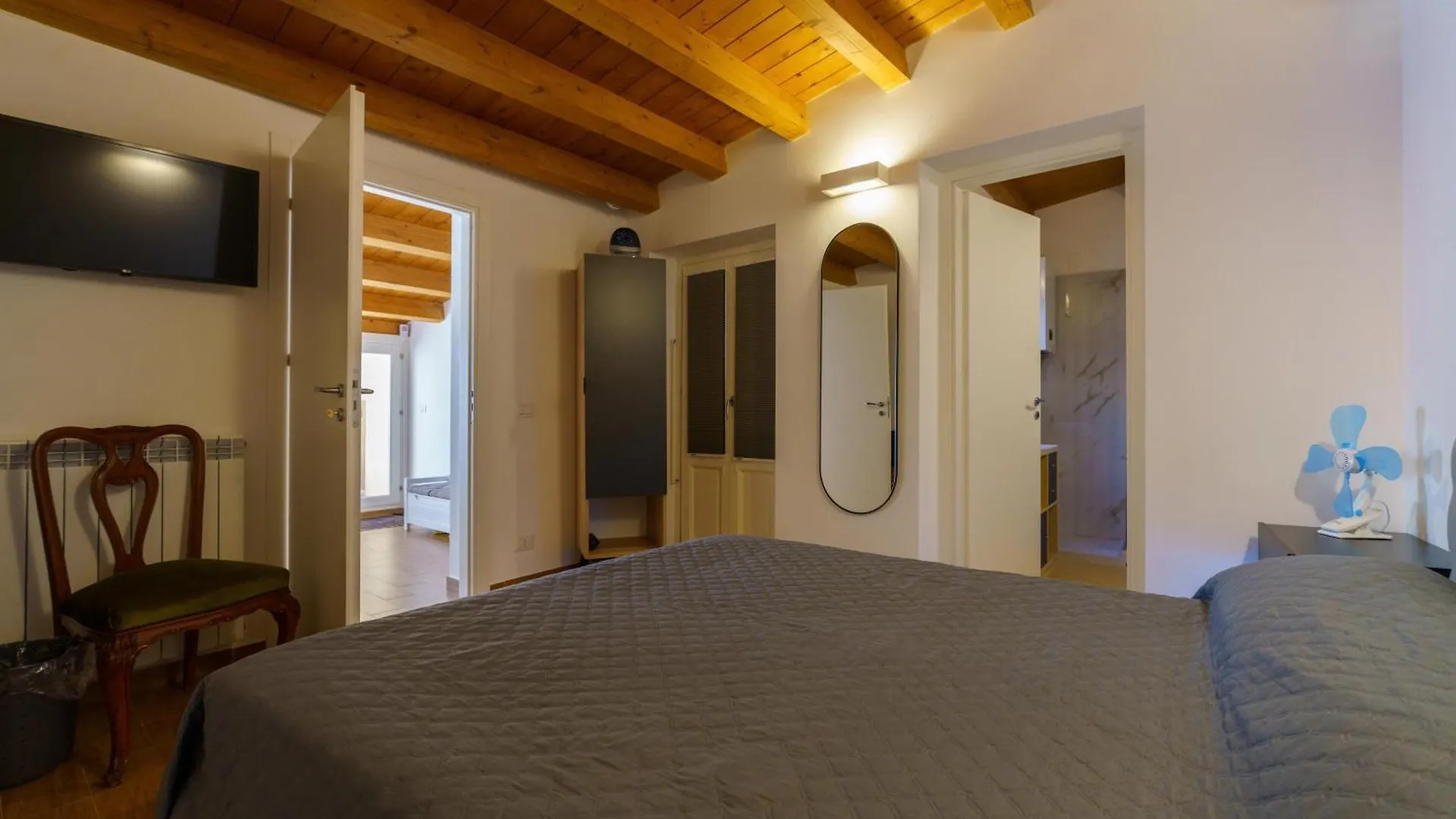 Guest house Maquedino Holiday Home & Terrace - Cozy Central Loft Palermo Italy