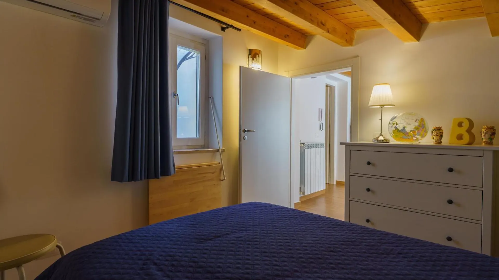 Maquedino Holiday Home & Terrace - Cozy Central Loft Palermo Guest house