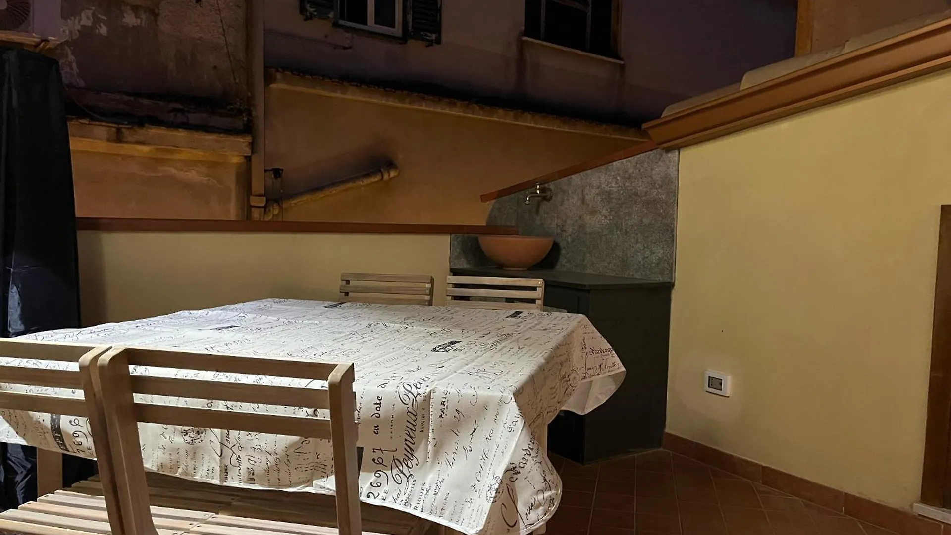 Maquedino Holiday Home & Terrace - Cozy Central Loft 팔레르모 0*,  이탈리아